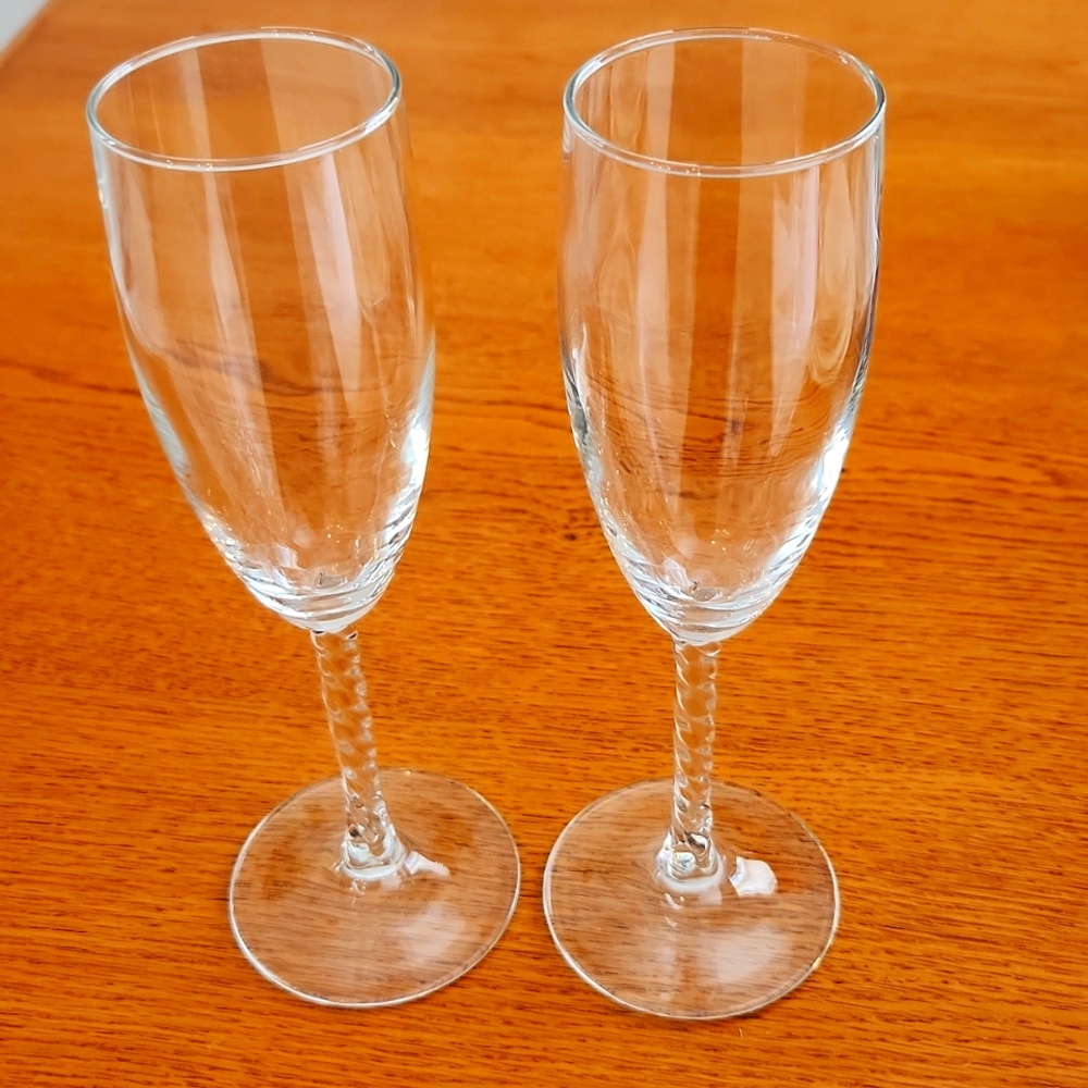Angelique Cristal D’Arques Durand Fluted Champagne Glass Twisted Stem Set of 2